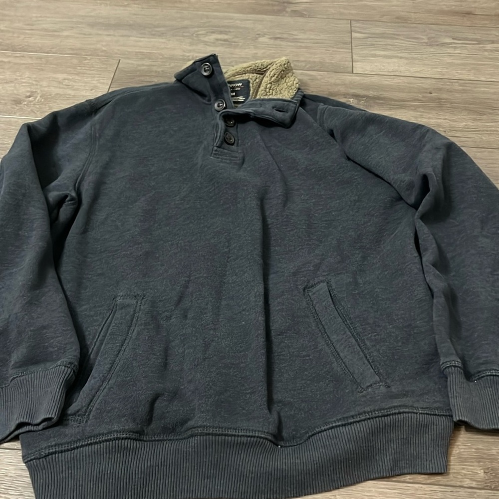 Arrow medium sweater